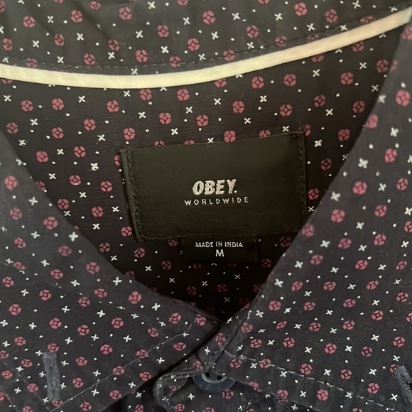Obey navy short sleeve shirt men’s medium - Picture 3 of 4
